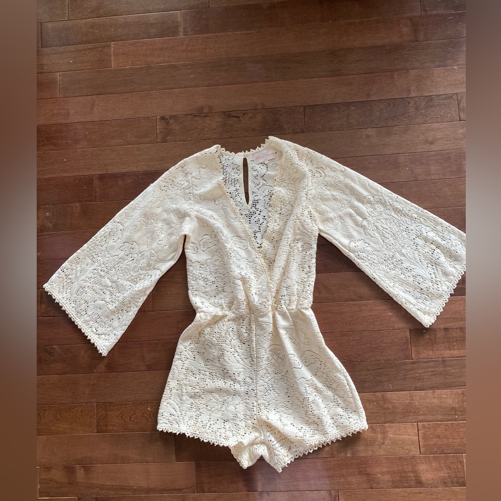 Miss June Paris V-neck Beige Romper sz 1 womens